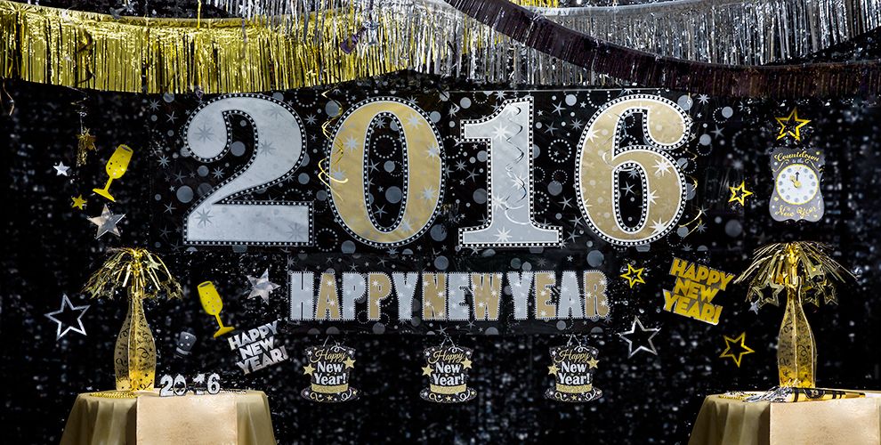 New Year's Eve Scene Setters & Decorating Kits Party City